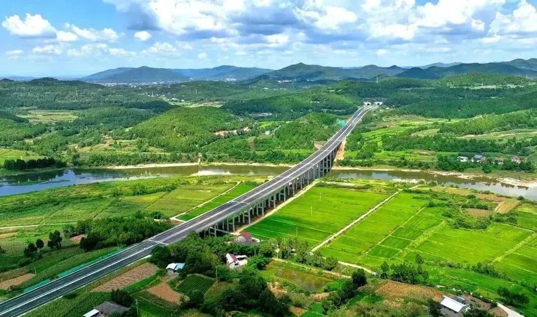 出川新通道！成绵苍巴高速公路铁建管段全线通车