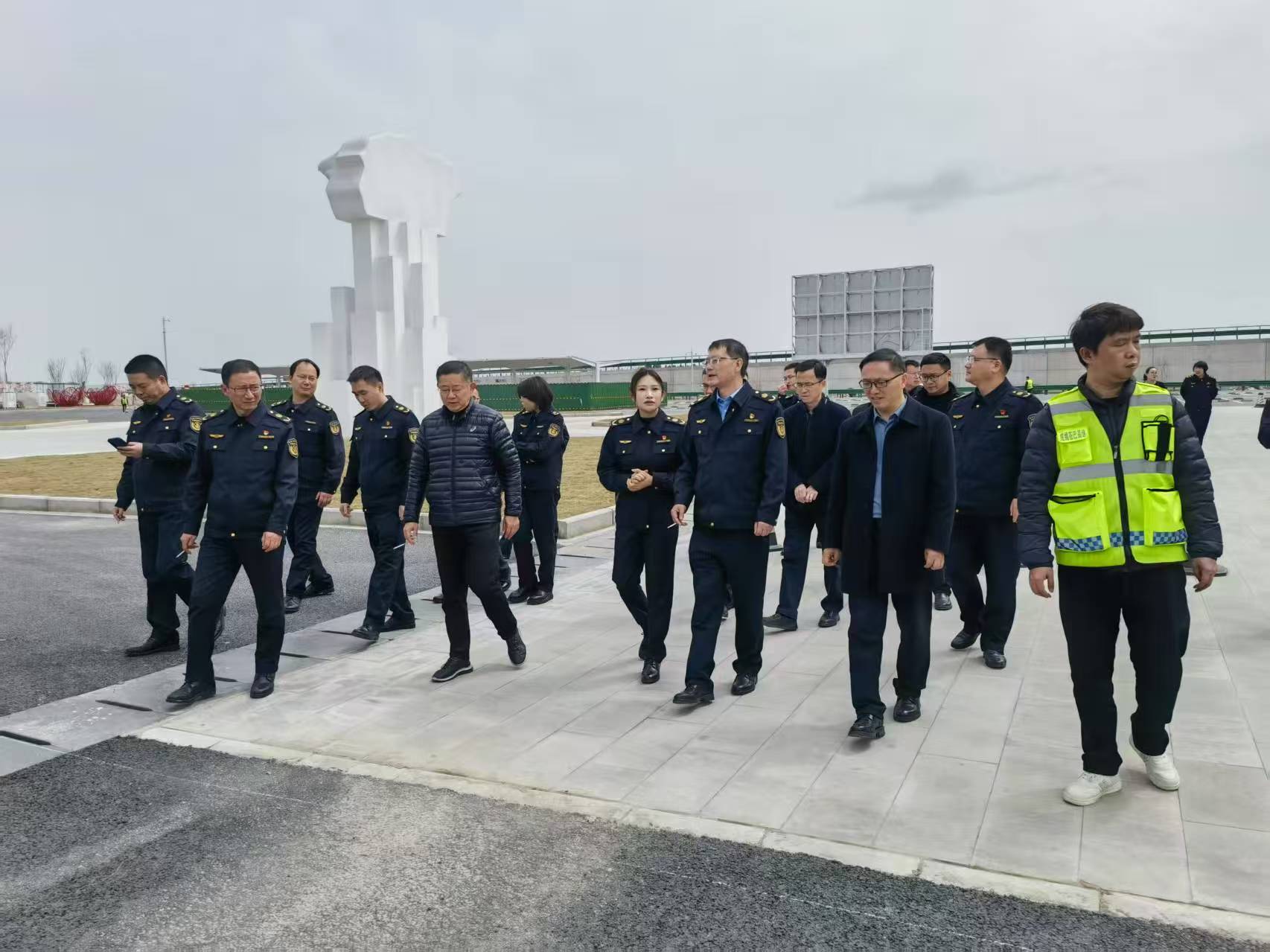 省交通执法总队（厅高管局）领导调研成绵扩容项目.jpg