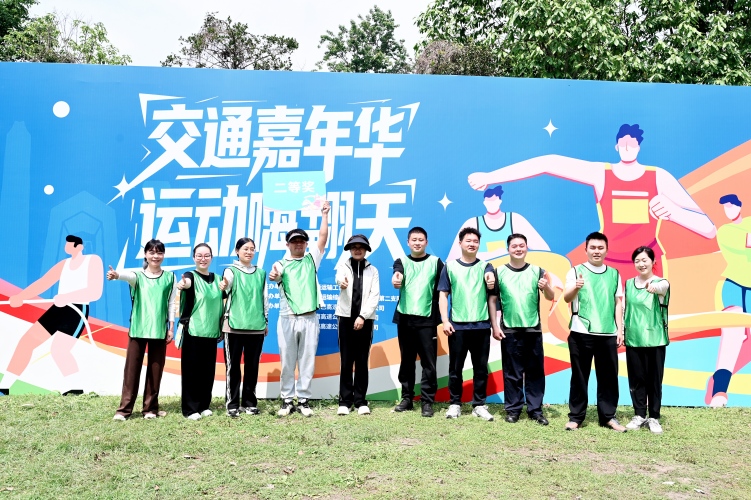 合影2(1).jpg